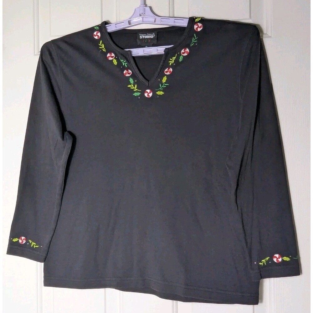 VTG Studio Joy Christmas Tee Womens XL Black L/S Embroidered Peppermint Holly
